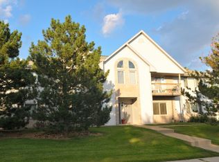 1344 Meadowcreek Dr, Pewaukee, WI 53072