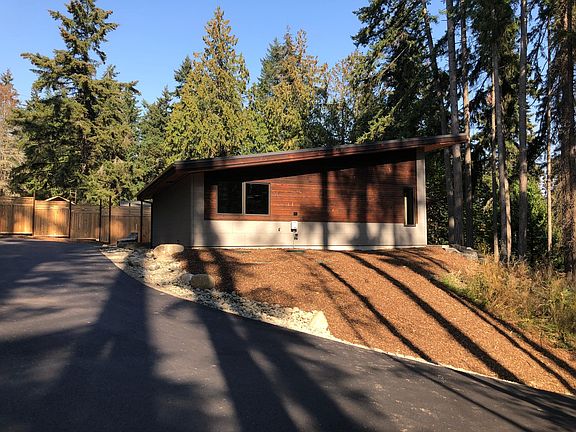 Asphalt drive with lots of parking