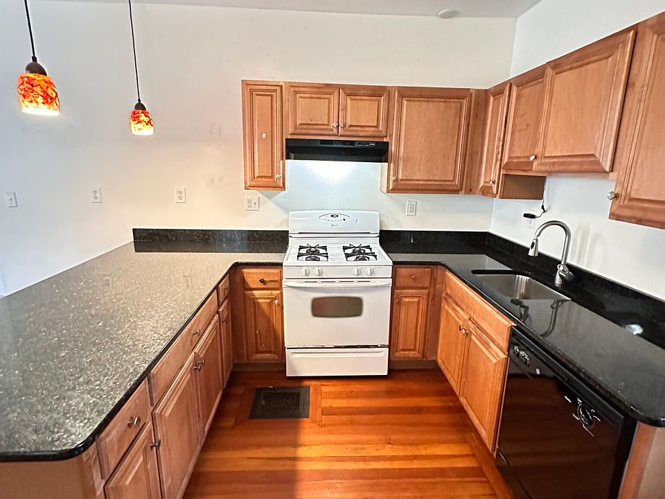 1st image of 77 Capen St #25BR