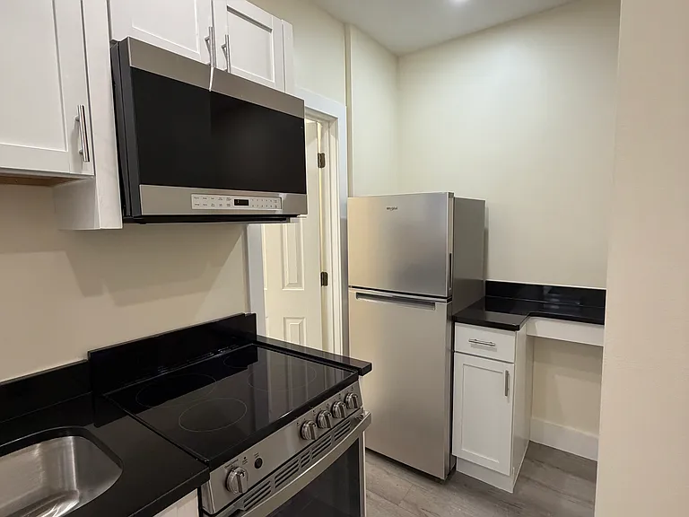 55 Burbank St #12 — Photo 11