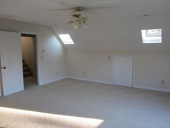5th image of 403 Mare Ct