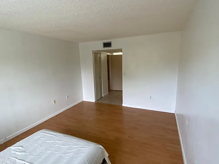 4304 NW 9th Ave #3-3B-3B3 — Photo 8