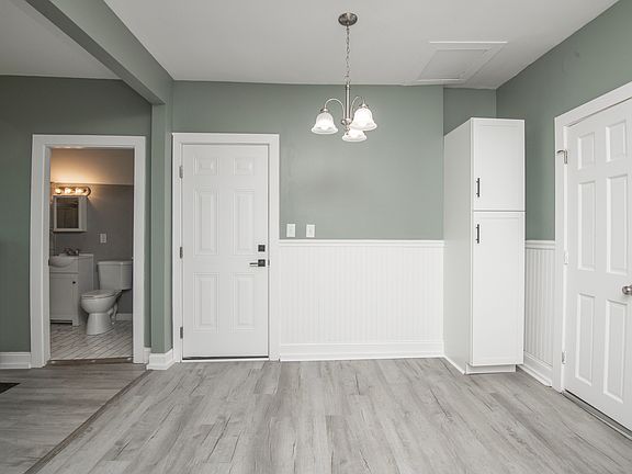 3rd image of 117 E Glenwood Ave #2