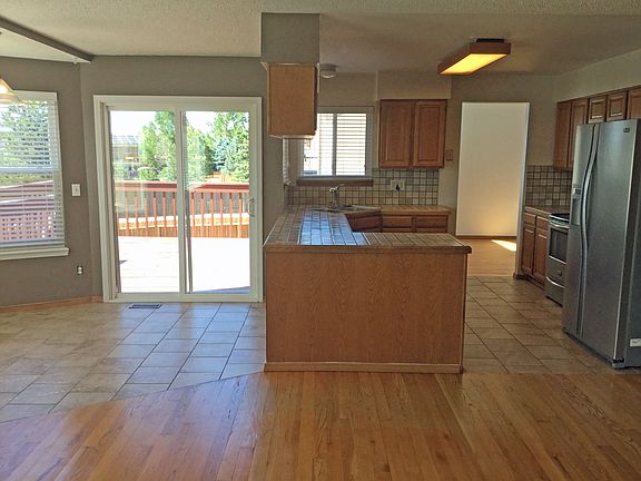 KITCHEN WITH ALL SS APPLIANCES & ADJOINING NOOK