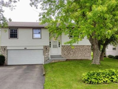 131 Columbia St NW, Poplar Grove, IL, 61065