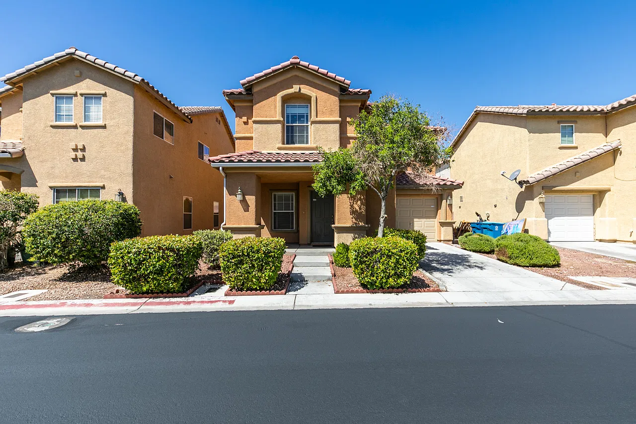 3 bed, 2.5 bath, 1546 sqft, $1,895 — Photo 3