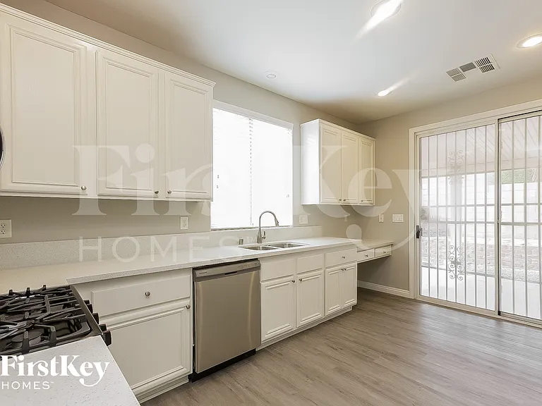 7884 Teal Harbor Ave — Photo 4