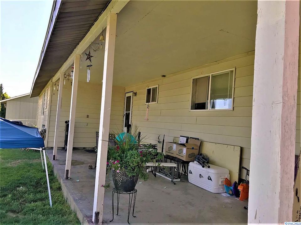 2nd image of 233 Swan Rd