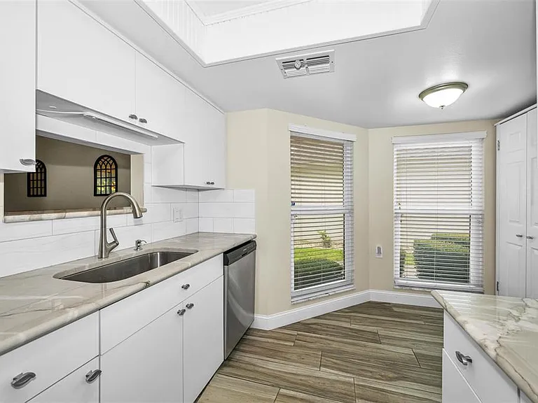 4638 Sheffield Dr — Photo 10