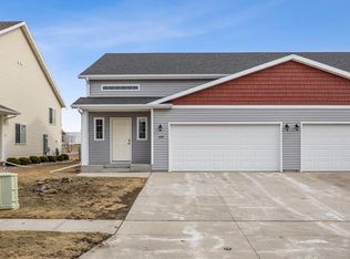 1329 4th St NW, West Fargo, ND 58078
