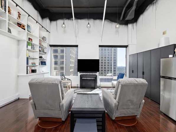 10024 Jasper Ave NW #1810, Edmonton, AB T5J 1R9