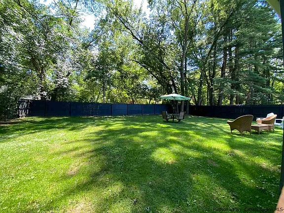 2nd image of 5 Park Cir
