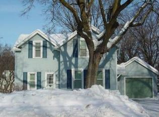 321 4th St W, Jordan, MN 55352