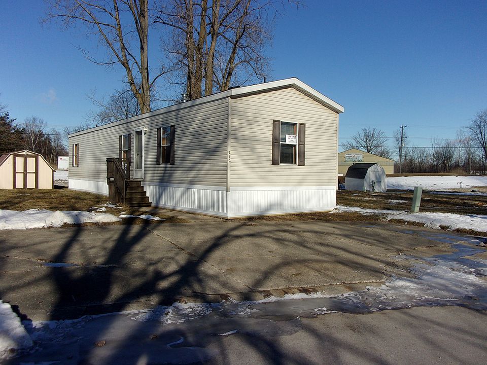 1st image of 102 Applewood Ln
