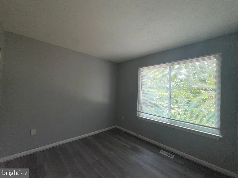 7233 Mill Creek Ct — Photo 17