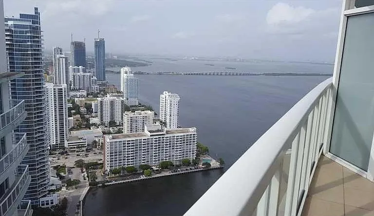 1900 N Bayshore Dr #18 — Photo 1