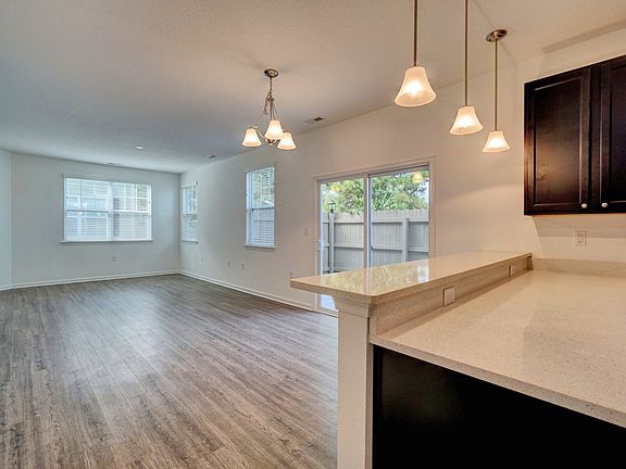 4th image of 3948 Clarendon Way