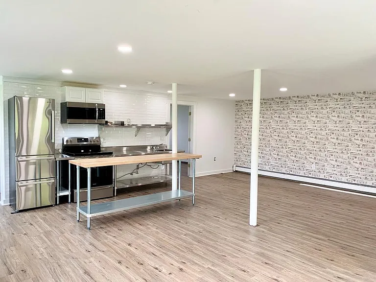 102 Vosburgh Rd #3 — Photo 3