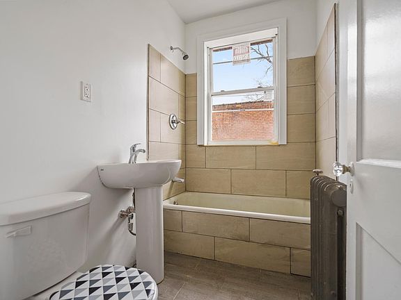 3rd image of 2500 Hurlbut St #25