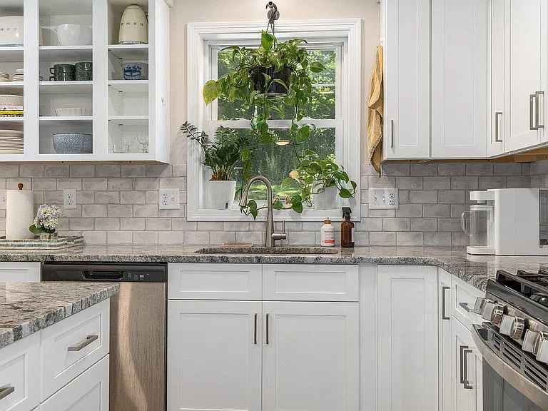 30 Copley Dr — Photo 11