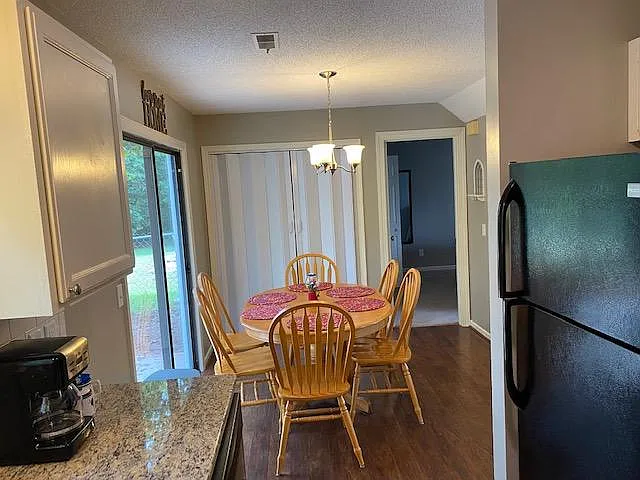 103 Wyeth Ln — Photo 8