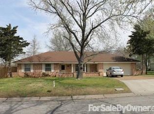 1803 Countryside Dr, Pittsburg, KS 66762