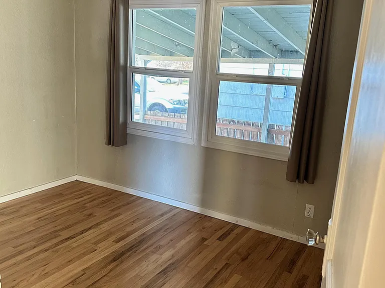 190 E 28th Ave #1 — Photo 10