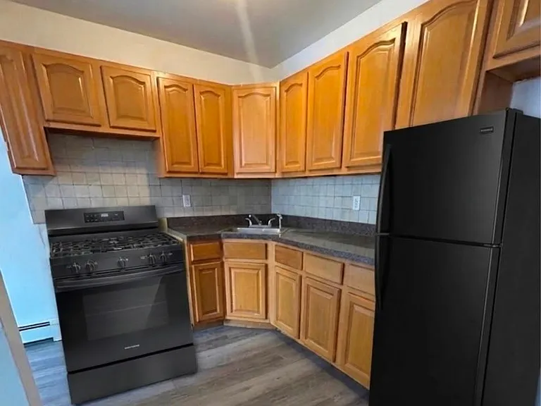 747 Lexington Ave #2 — Photo 11