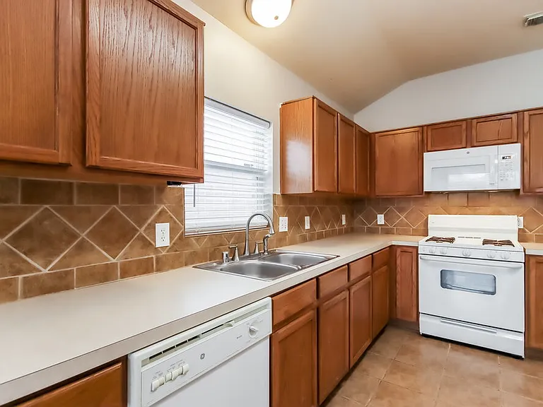 18326 Atasca Woods Trce — Photo 6