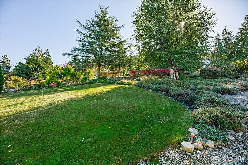 5th image of 4517 Edgemont Place