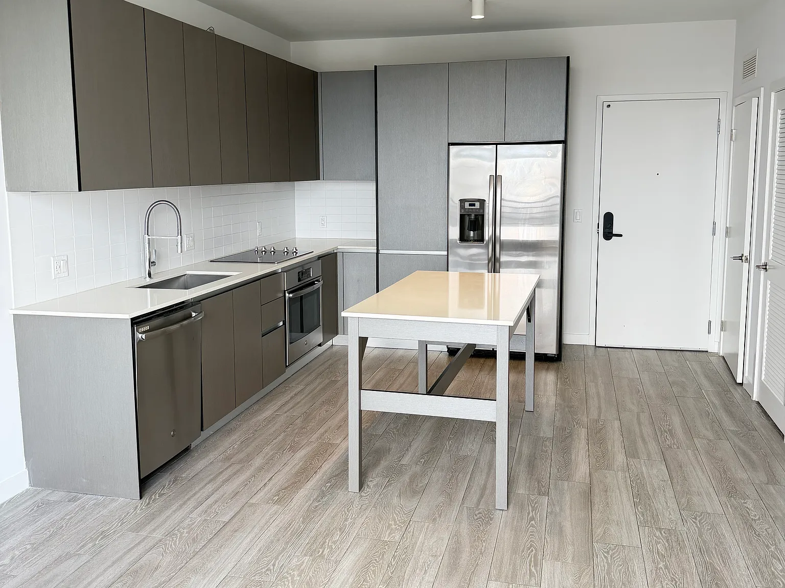 1 bed, 797 sqft, $2,190 — Photo 4