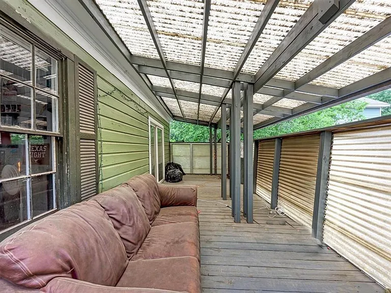 2834 Salado St — Photo 38