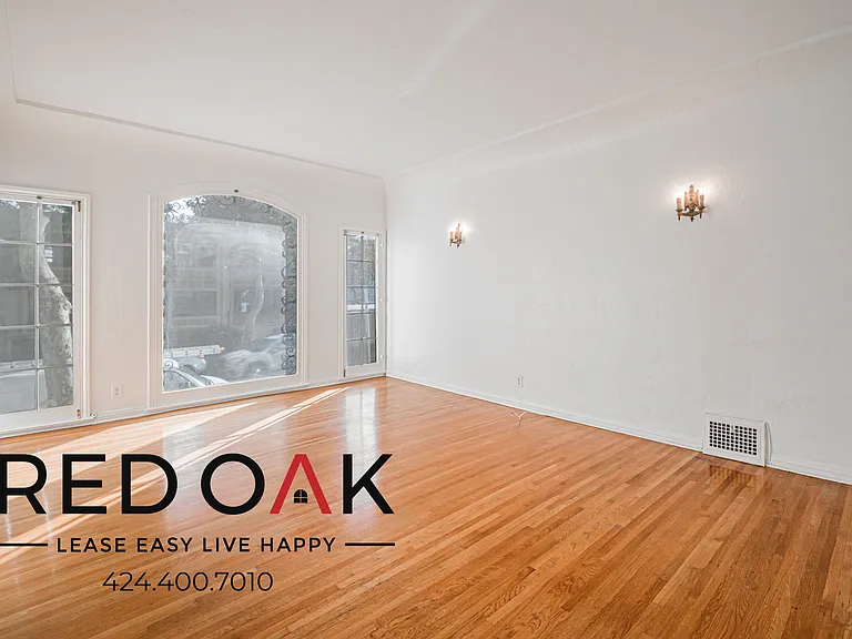 180 S Sycamore Ave #104 — Photo 1