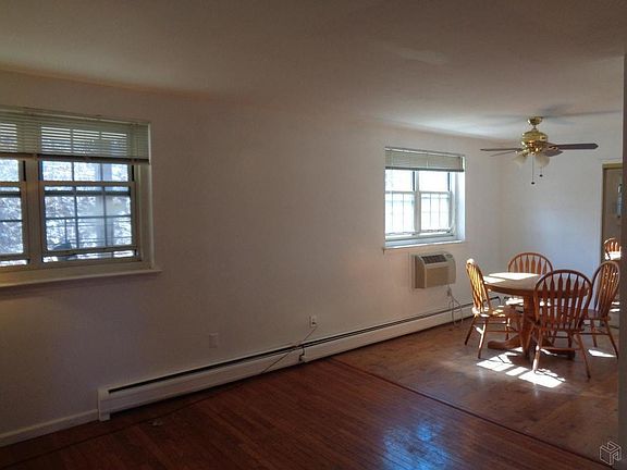 3rd image of 422 Maryland Ave APT 2C