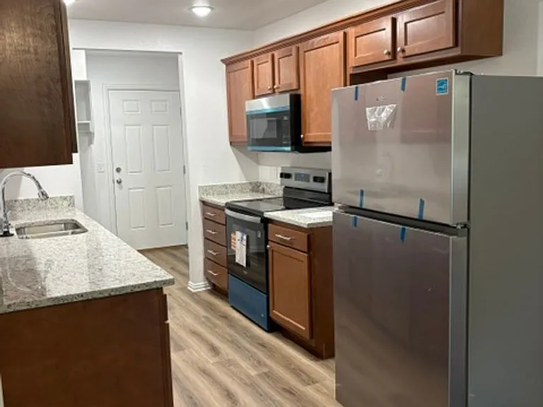 607 W Wolf St — Photo 5
