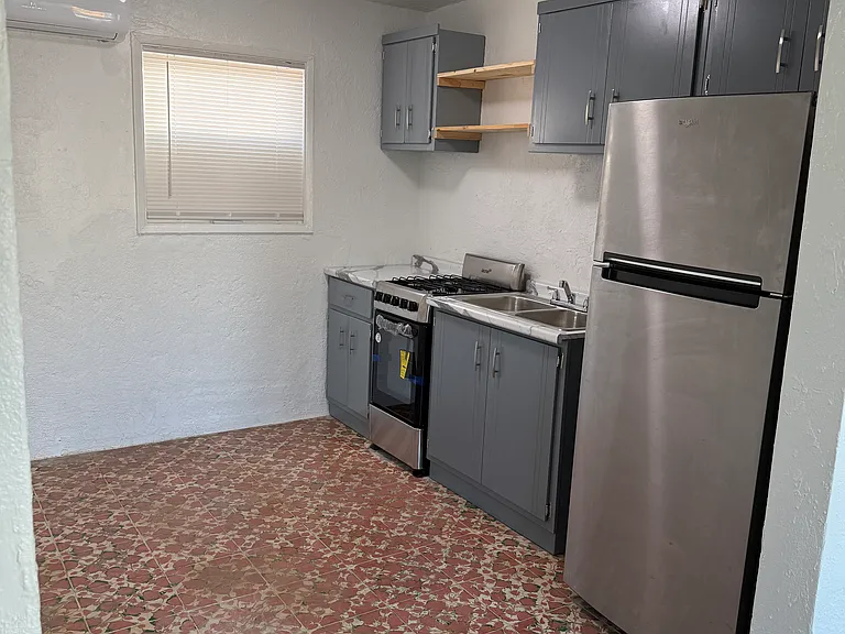 2704 S Avenue B #4 — Photo 3