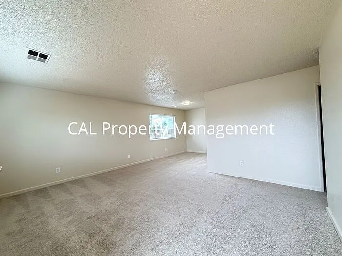 1823 Cherokee Dr — Photo 7