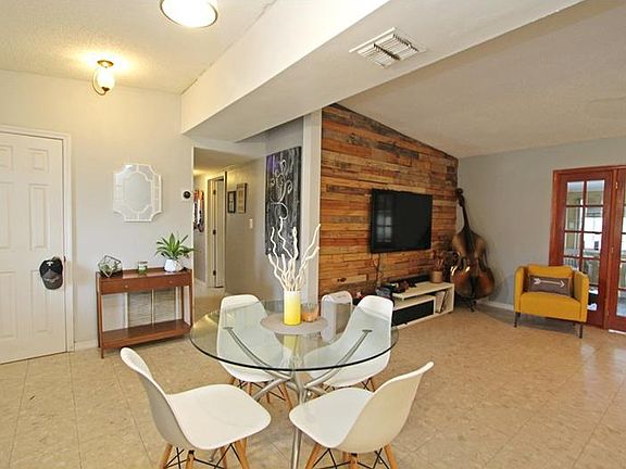 4th image of 1588 Viburnum Ln