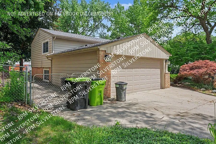 Beautiful Northville Home Available — Photo 3