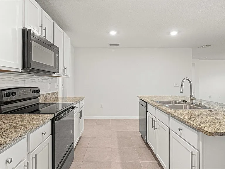 8687 SW 49th Ter — Photo 11