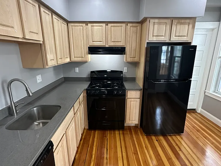 4 Sumner Sq #2 — Photo 6