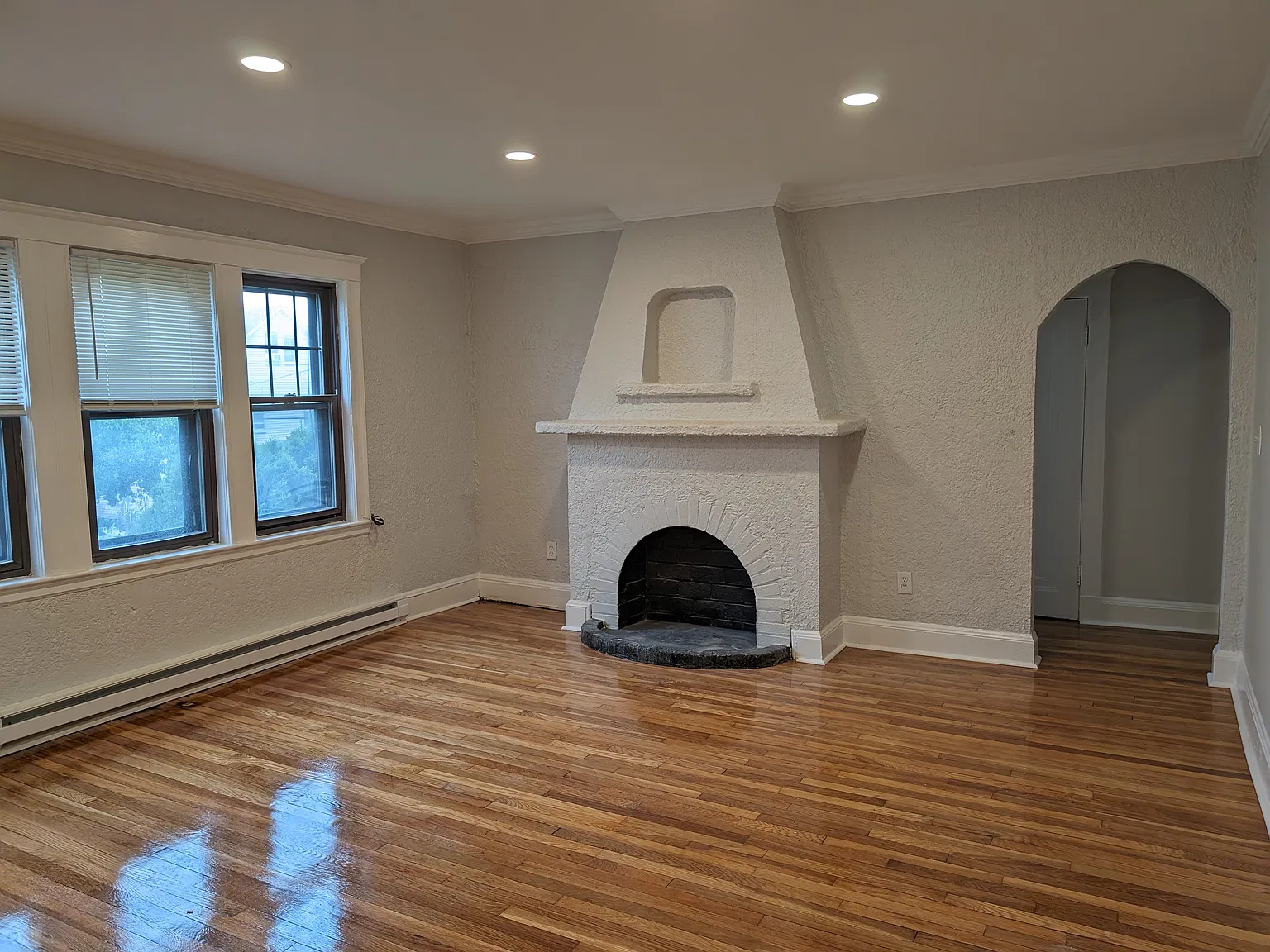 720 Winthrop Ave — Photo 3