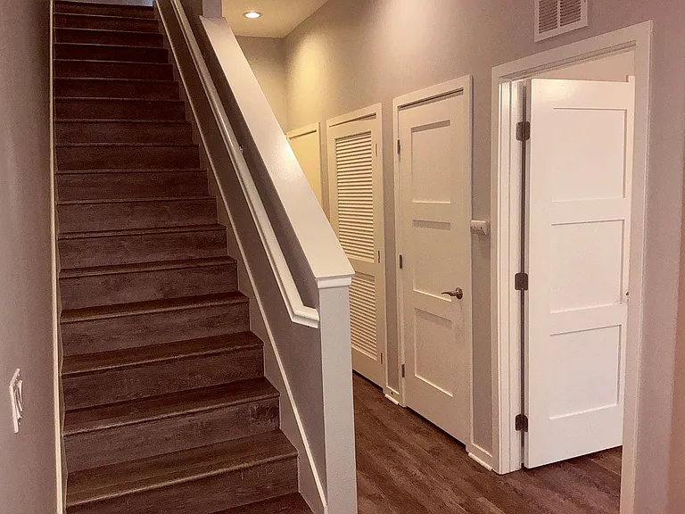 537 W Maple Ave — Photo 9