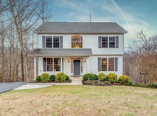 305 Autumnwood Ln, Troutville, VA 24175
