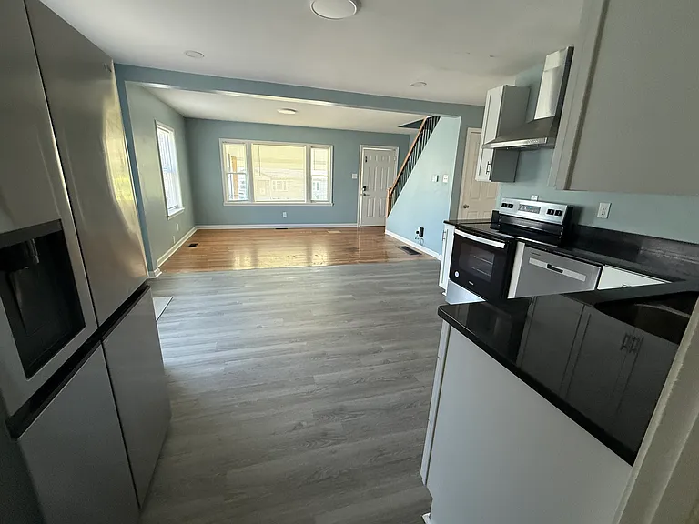 265 Elmwood Dr — Photo 4