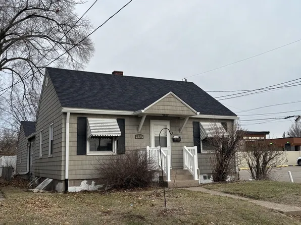 1930 31st St #A, Moline, IL 61265