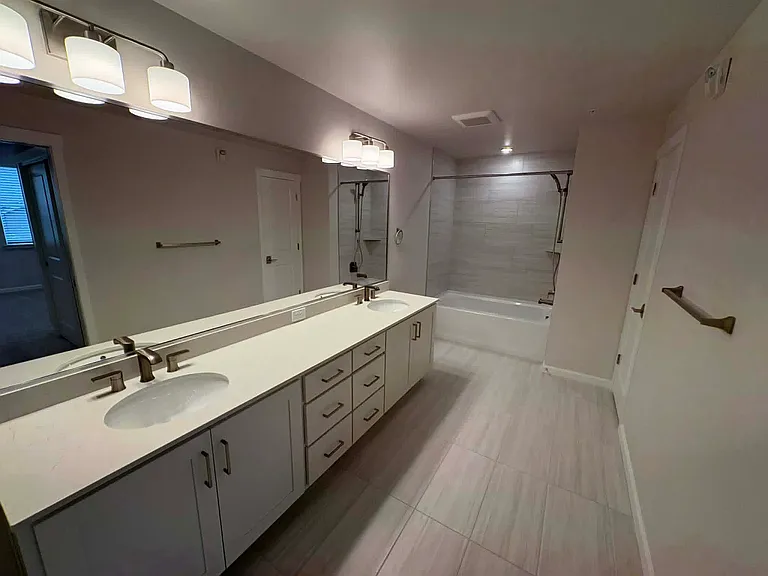 19319 NE 69th Way #101 — Photo 11