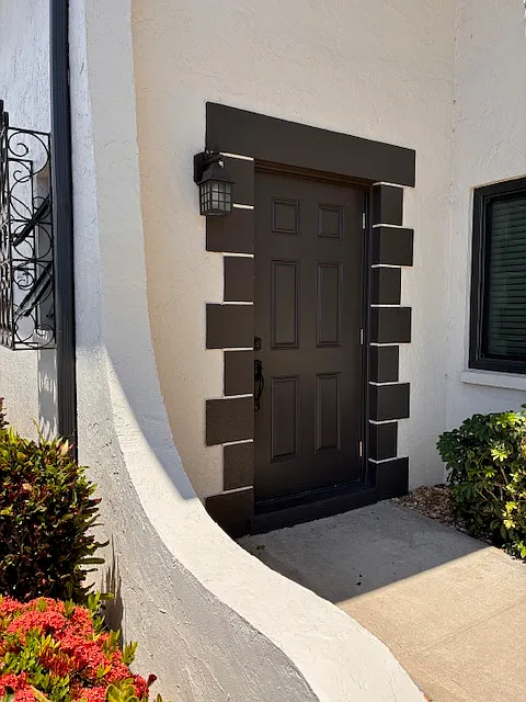 Building Photo - 4715 Santa Barbara Blvd