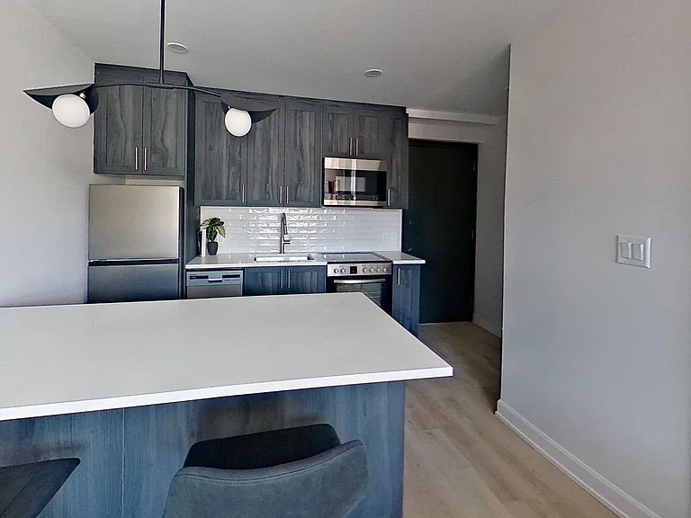 658 Somerset St W — Photo 18