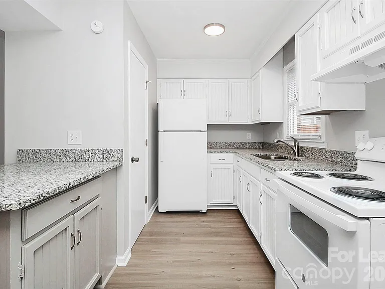 1233 Anderson St — Photo 5